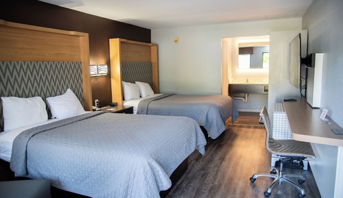 Habitación básica doble, 2 camas de matrimonio, no fumadores, frigorífico y microondas