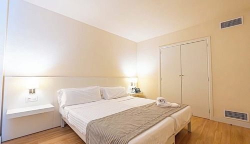 Suite junior, terraza, vistas a la piscina (4 People)