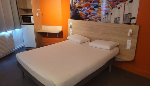 Habitación, varias camas