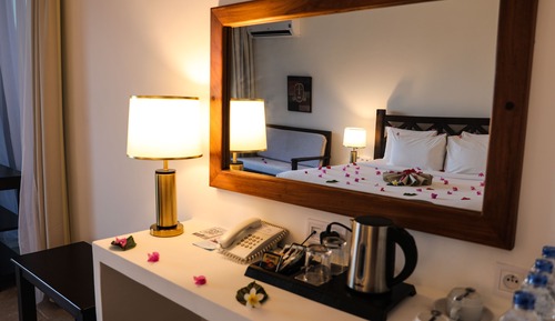 Habitación Deluxe doble, vistas parciales al mar