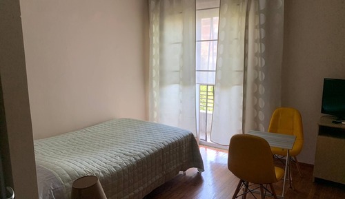 Estudio, varias habitaciones, balcón, vistas al jardín