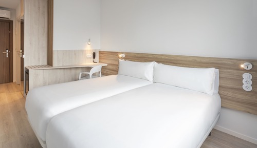 Habitación con 2 camas individuales