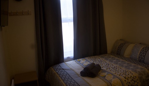 Habitación básica doble, baño privado (room 6 small double )