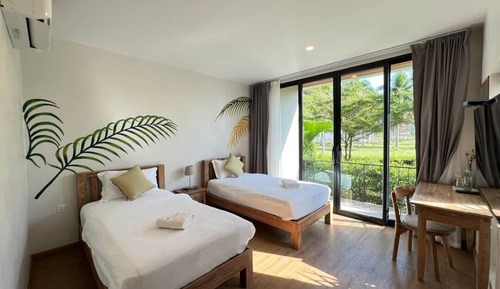 Habitación básica con 2 camas individuales