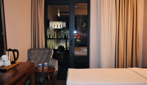 Queen Room With Balcony