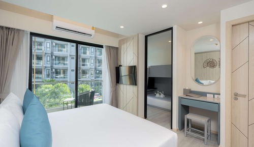 Suite familiar, 1 cama individual, no fumadores, balcón (Living Room)