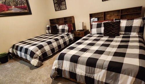 Habitación cuádruple Deluxe, varias camas, sin ventanas, planta baja
