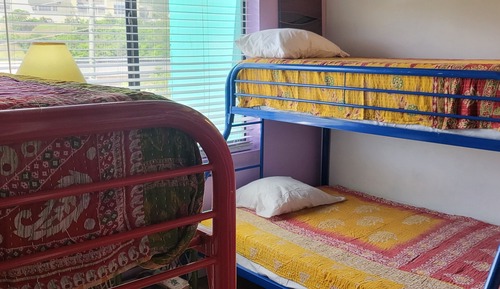 Dormitorio compartido estándar, solo para mujeres, cocina, en la zona del jardín