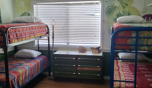 Dormitorio compartido estándar, solo para mujeres, balcón, en la zona del jardín