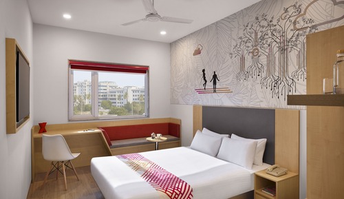 Luxe Queen Room