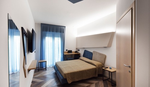 Habitación con 1 cama doble o 2 individuales (accessibile ai disabili)