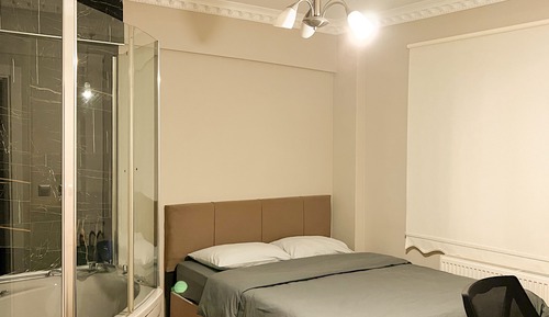 Apartamento Business, 1 cama de matrimonio grande, bañera de hidromasaje