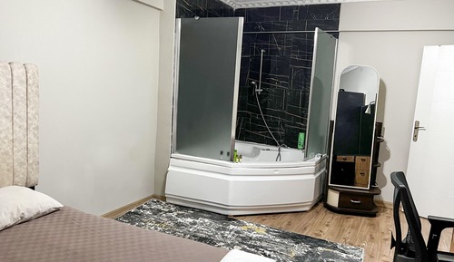 Apartamento Business, 1 cama de matrimonio grande, bañera de hidromasaje, vistas al jardín