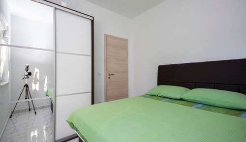 Apartamento (One Bedroom Apartment with Terrace)