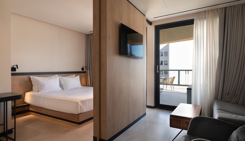 Deluxe Jacuzzi Suite