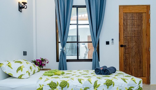 Habitación básica con 2 camas individuales