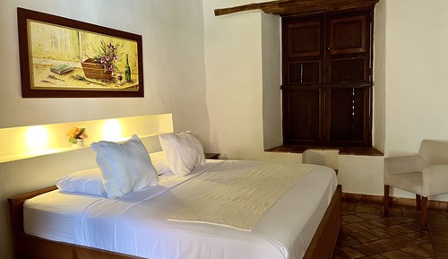 Habitación de diseño doble, 1 cama de matrimonio grande, accesible en silla de ruedas, baño privado