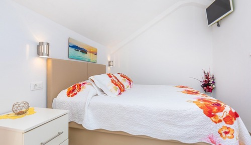 Apartamento (One Bedroom Apartment with Balcony an)