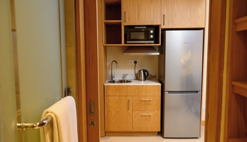 Habitación superior, cocina básica (River Facing)