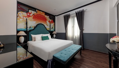 Habitación superior con 1 cama doble o 2 individuales, vistas a la ciudad