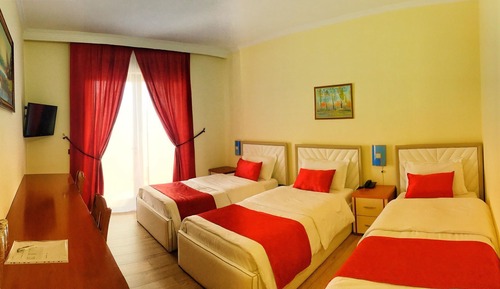 Habitación triple económica, vistas a la ciudad