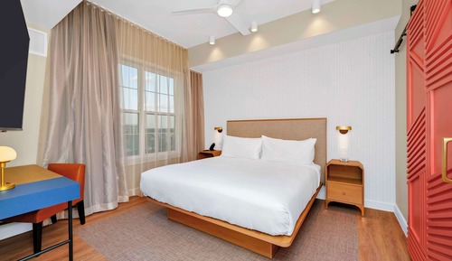 Suite, 1 cama de matrimonio grande, en esquina