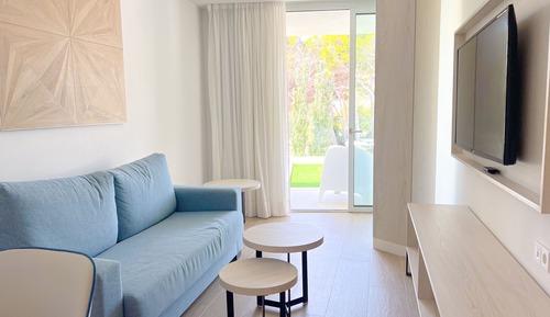 Suite junior, terraza, vistas a la piscina