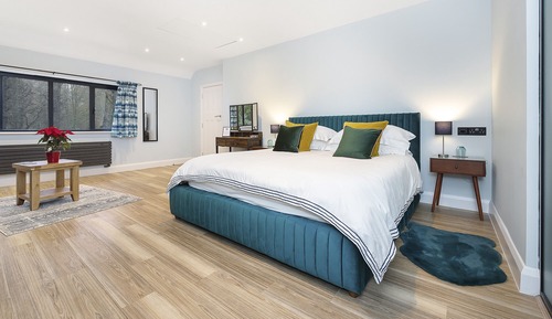 Habitación familiar, 1 cama de matrimonio grande con sofá cama, baño privado, vistas al jardín