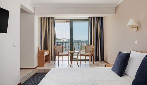 Habitación Deluxe, varias camas, vistas parciales al mar