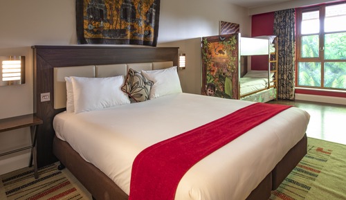 Safari King Family room with bunk beds & Wanyama view