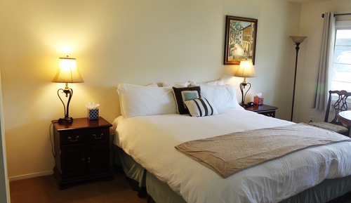 Habitación básica, en la zona del jardín