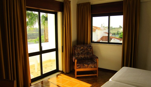 Habitación familiar, balcón, vistas a la piscina