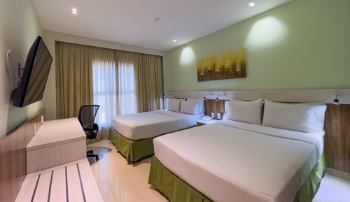 Habitación estándar con 2 camas individuales, 2 camas dobles