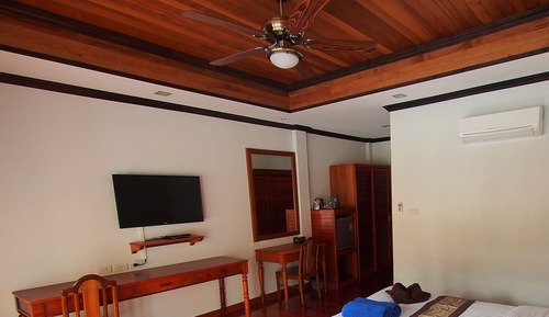Pool View Twin Bed