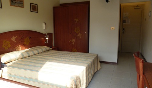 Habitación con 1 cama doble o 2 individuales, vistas al mar