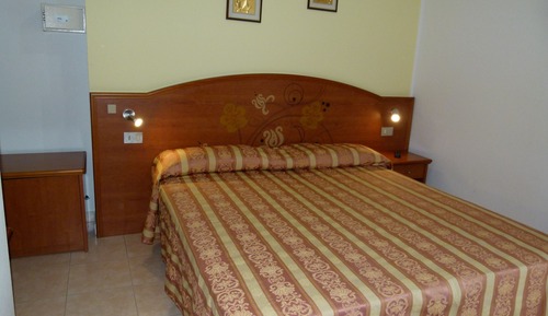 Habitación con 1 cama doble o 2 individuales, mirando al mar