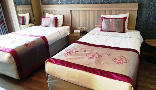 Habitación básica con 2 camas individuales