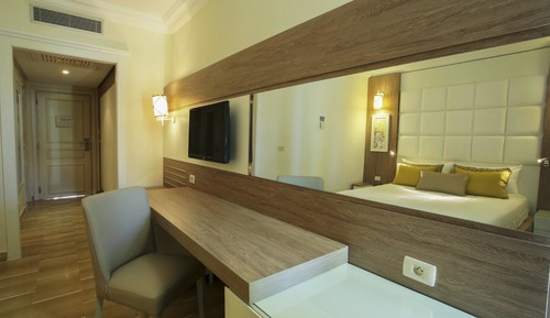 Habitación triple, vistas al jardín