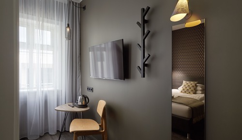 Queen Guest Room