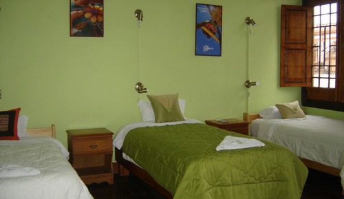 Habitación triple Confort, baño compartido