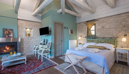 Bridal Suite with jacuzzi and fireplace