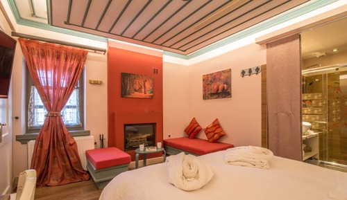 Habitación de diseño, chimenea, vistas a la montaña
