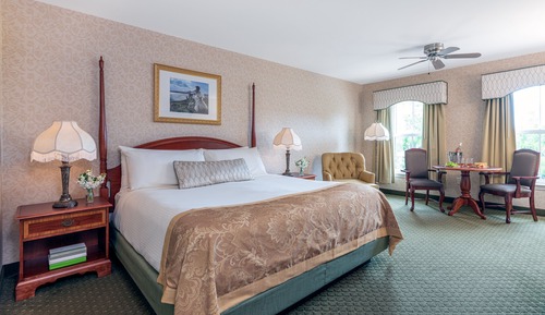 Deluxe Room, 1 King Bed, Stair Access Only