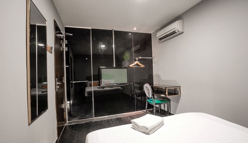 Habitación superior, 1 cama de matrimonio, sin ventanas
