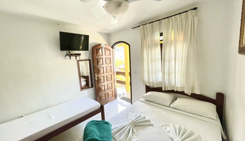 Habitación triple estándar, 1 habitación, vistas al jardín