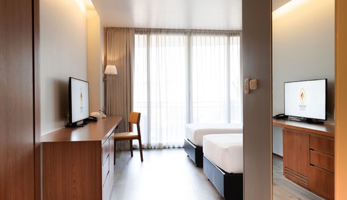 Superior Premium with Bathtub