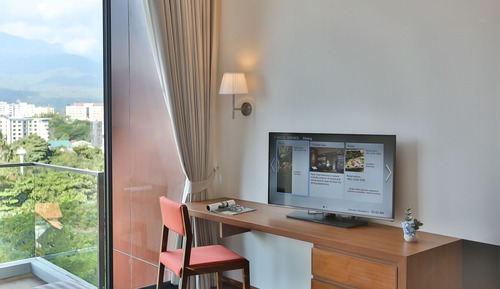 Deluxe Mountain View with Bathtub