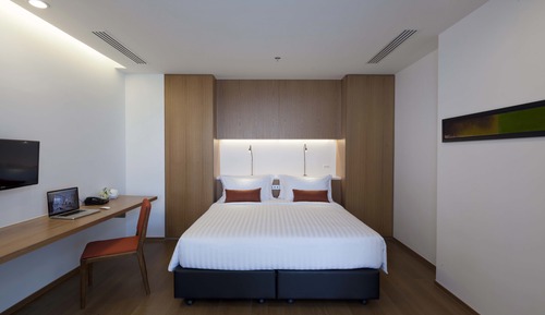 Three Bedroom Duplex Penthouse with Bathtub