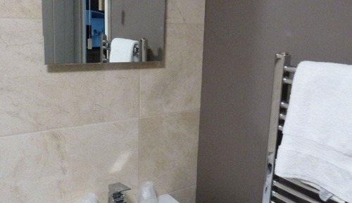 Suite, baño privado (Room 12 - Elder)