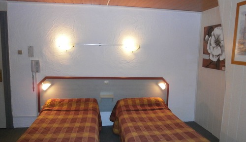 Habitación con 2 camas individuales